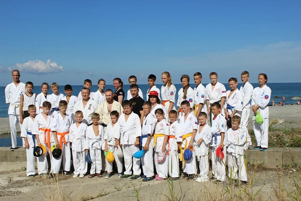 Летний лагерь каратэ. Карате лагерь море. Летний лагерь каратэ. Лагерь карате. Сборы киокушинкай.
