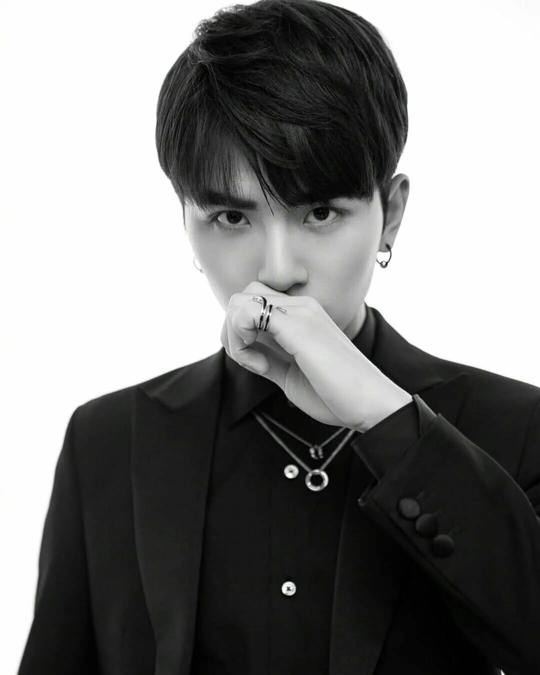 Ву си цзэ. Цезарь ву китайский актер. Си мэнь сад падающих звезд. Ву си цзе актер. Си ву.