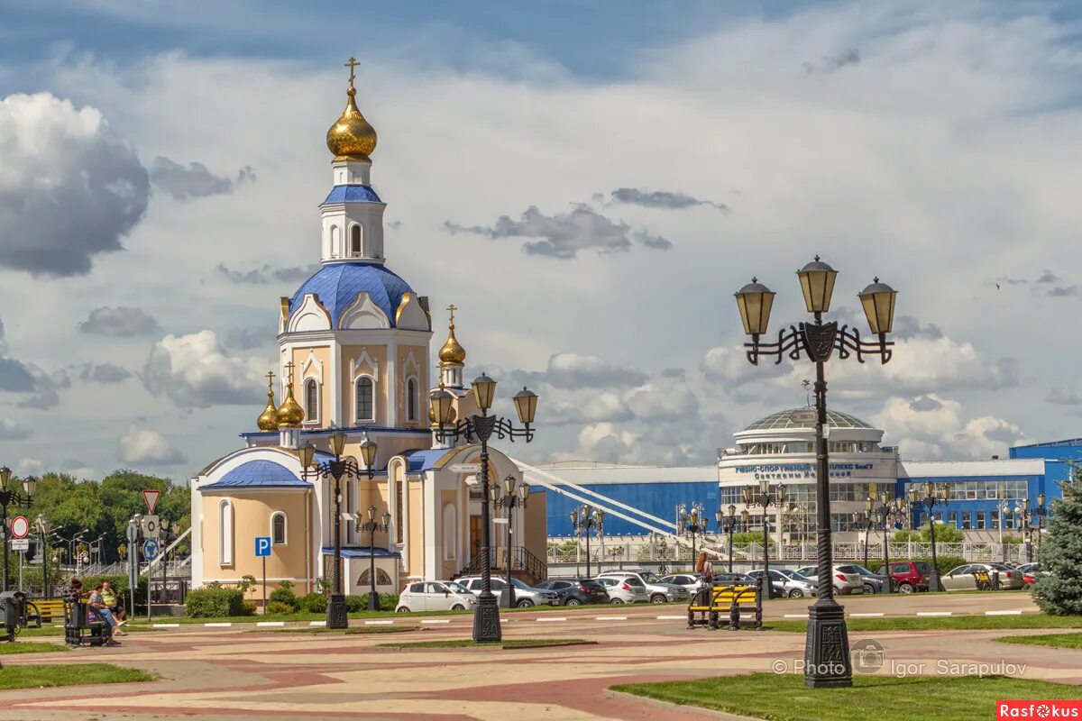 Лучшие в белгороде. Церковь Архангела Гавриила Белгород. Храмы г Белгород. Белгород БЕЛГУ храм. Храм Архангела Гавриила Белгород внутри.