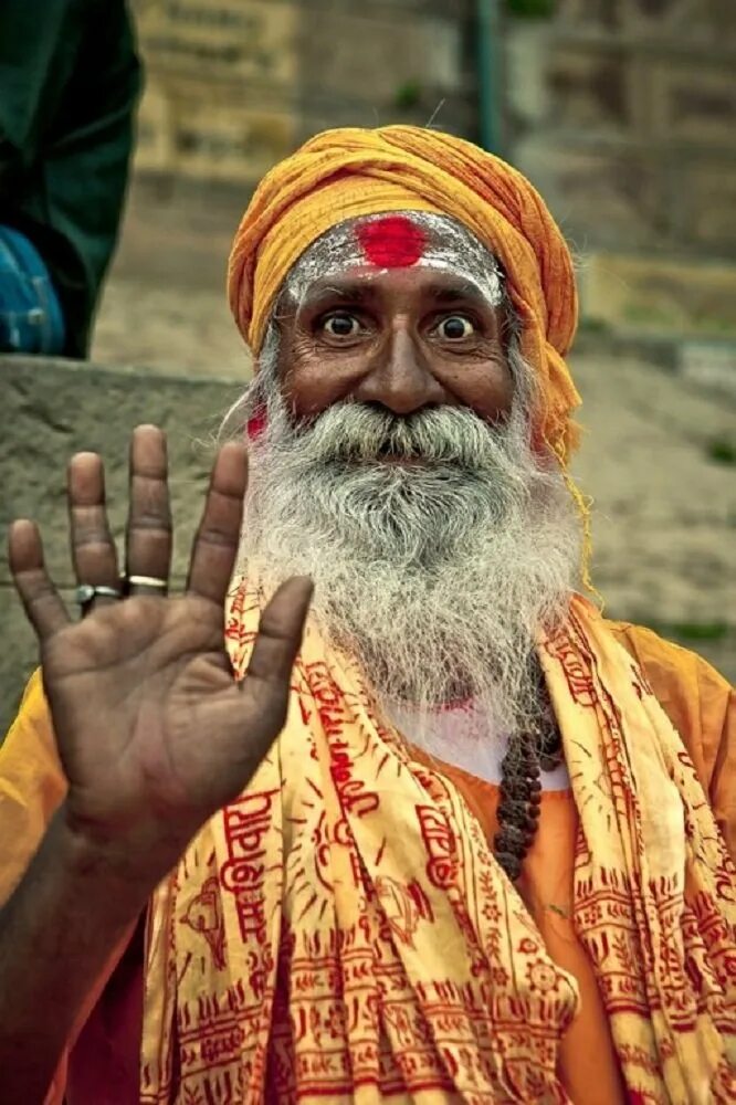 Удивленный индус. Индийцы или индусы как правильно. Счастливый индус. Индус говорит. Мужик индус и верблюд.