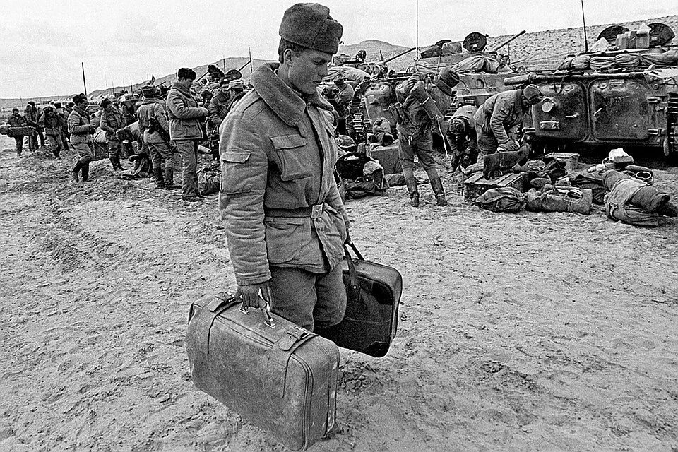 документальные афганистан. фильм зверь 1988 американский. документальные афганистан. документальные афганистан. солдат дра афганистан.