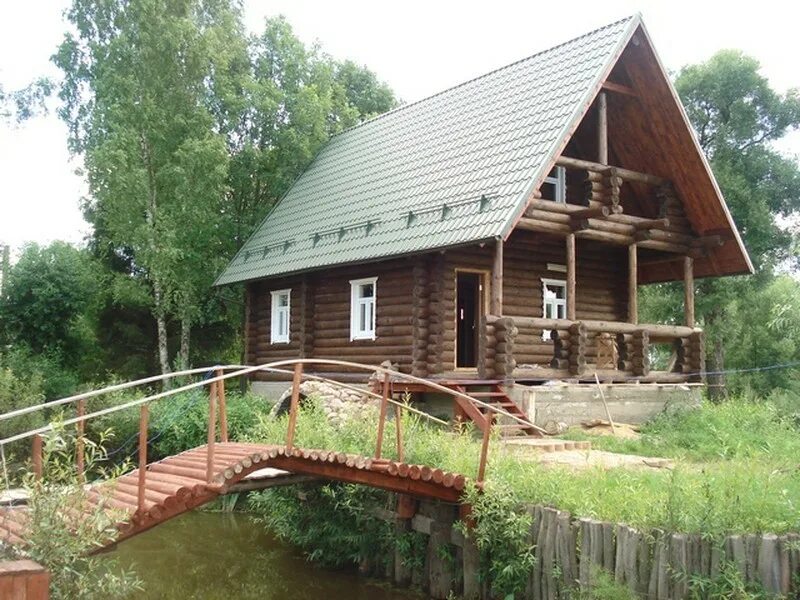 Снять дом в подмосковье на месяц. Дача у реки. Дом в деревне с баней. А У реки домики в Подмосковье. Дом на берегу Волги.