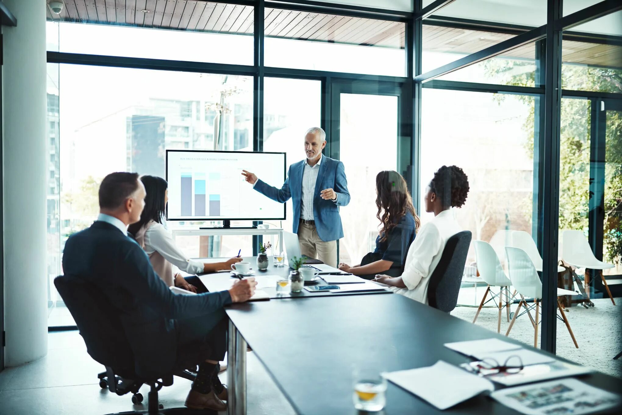 Деловая встреча. Совещание. Переговоры. Работник офиса. Holding a meeting