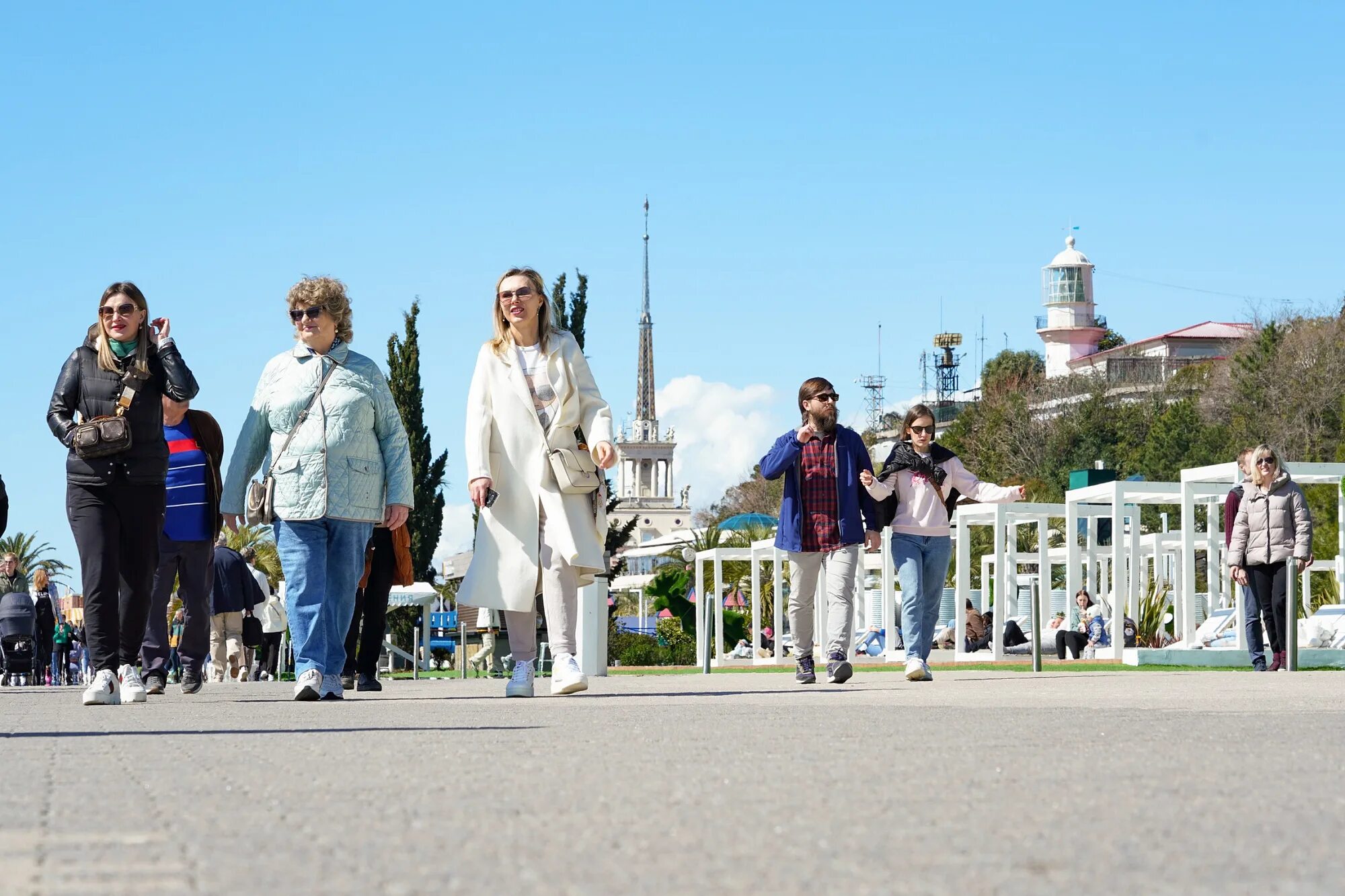 Салют в городе адлер. Какой будет праздник в сочи. Сочи парад 1 мая. Какой будет праздник в сочи. День города сочи.