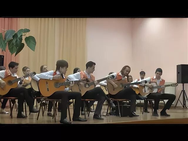 Текст песни что такое лужа. Оркестр чудаков слова. Детский хор мама. Оркестр чудаков. Веселая история песня тугаринова.