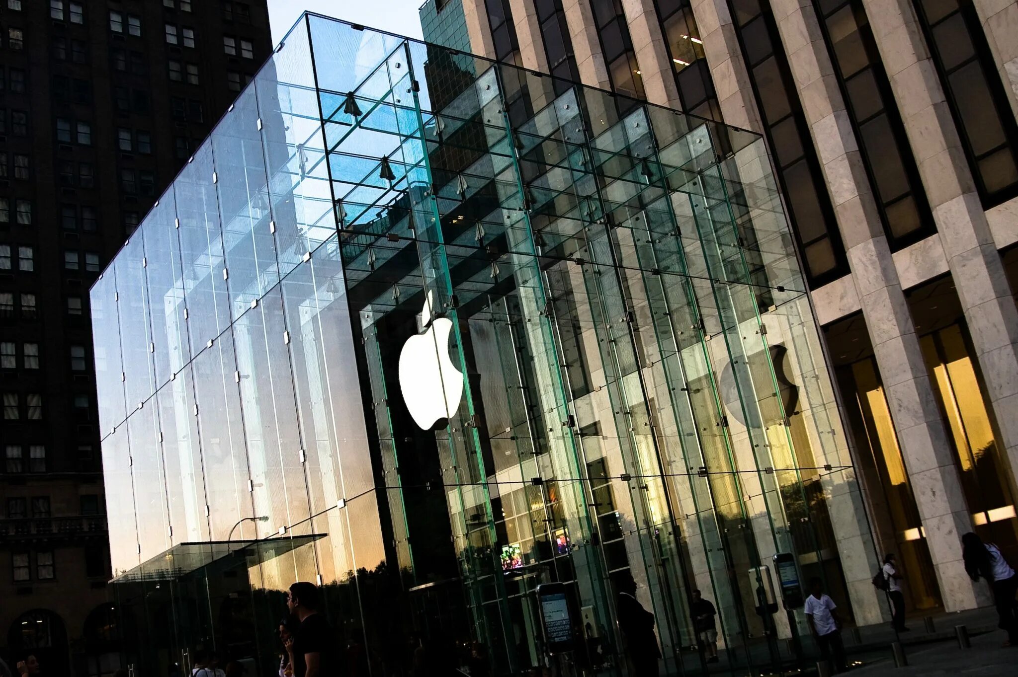 Магазин apple в москве. Apple campus interior. Здание эпл в америке. Офис компании apple в москве. Офис apple в москве.