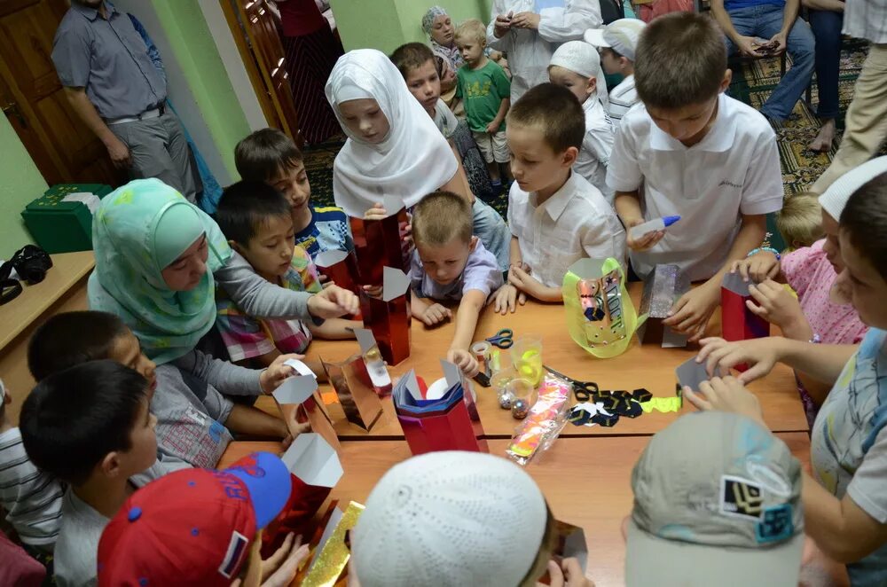 Дети в медресе. Рамадан праздник в дет садике. Мусульмане детсад.