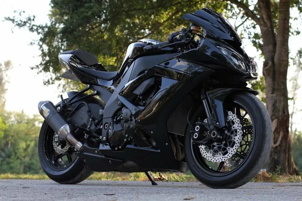Мотоцикл кавасаки черный. Yamaha zzr 1400. Ninja zx-10r 2006. Черный мото. Черный мотоцикл.