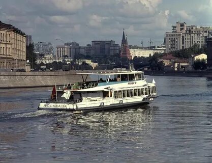 Водный трамвайчик москва река