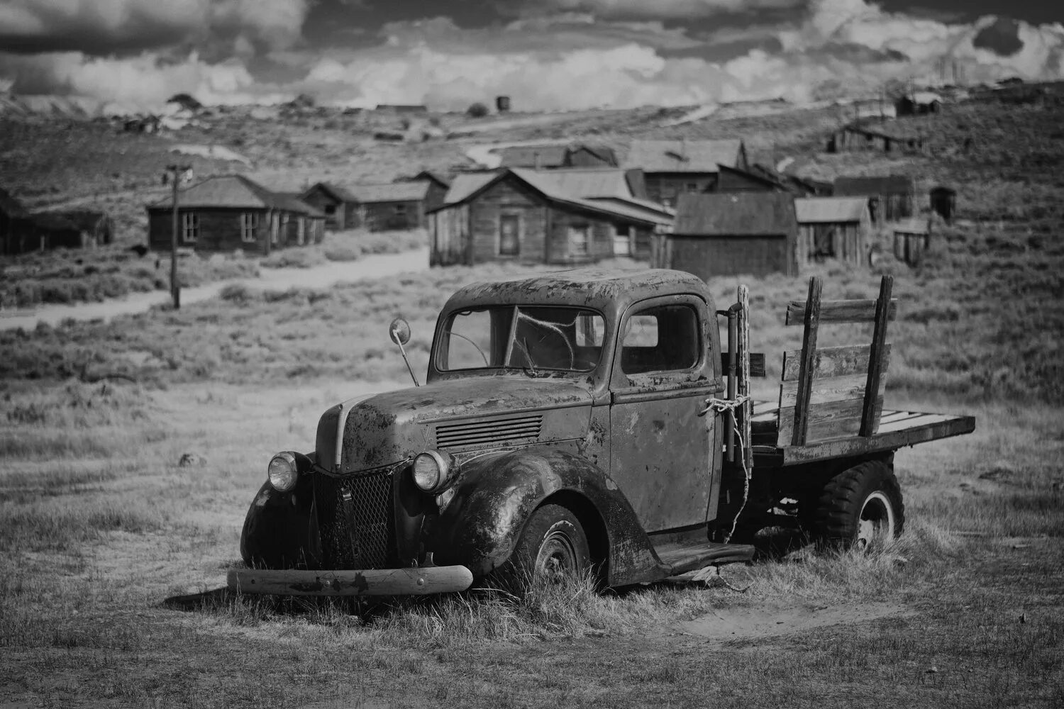 Старая черно белая фотография. Старые черно белые снимки. Старинные черно белые фотографии. Чб фото старое. Старую б е