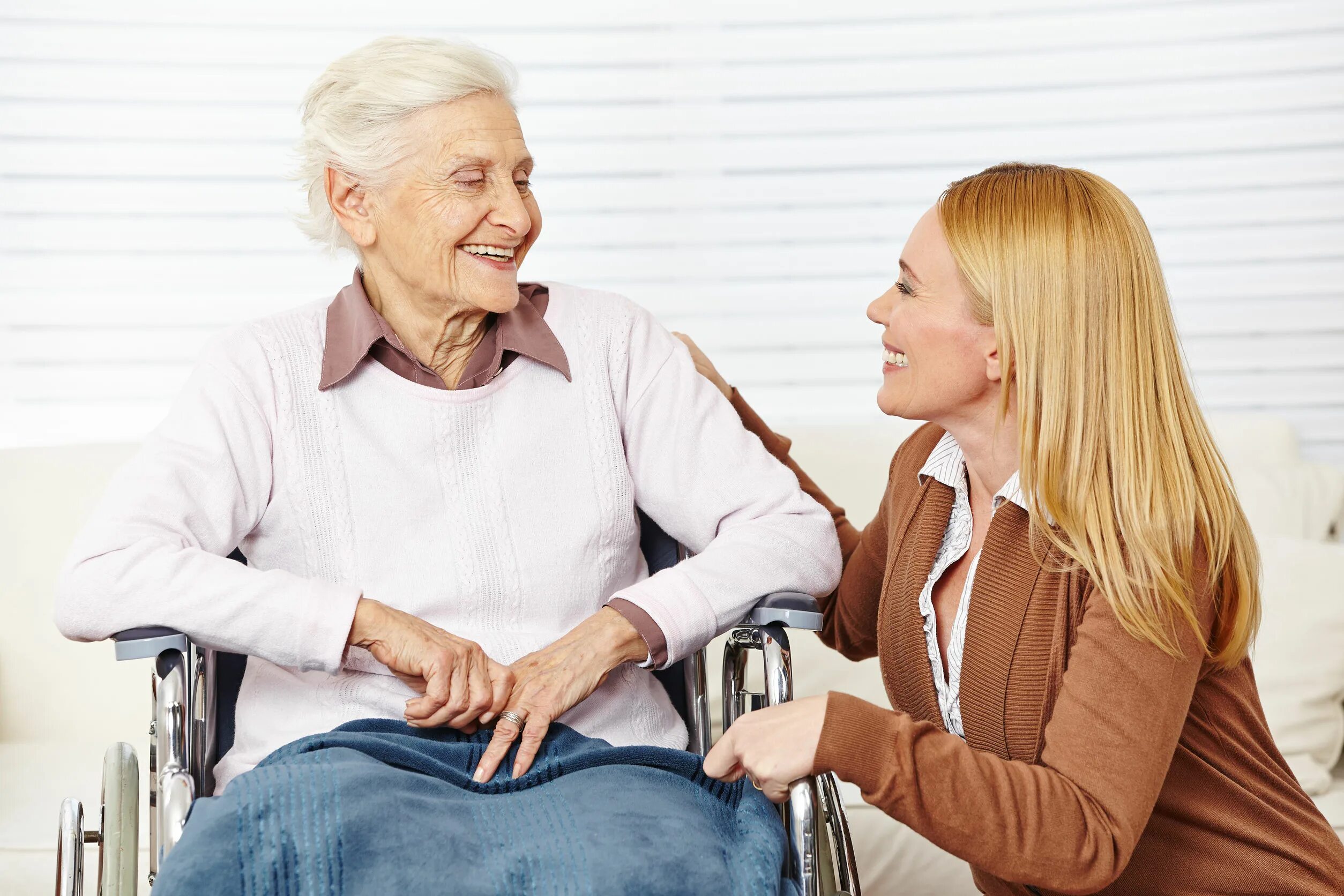Социальная служба для пенсионеров. Забота о пожилых людях. Пожилые и инвалиды. Социальное обеспечение пожилых людей. Пожилые люди и инвалиды.