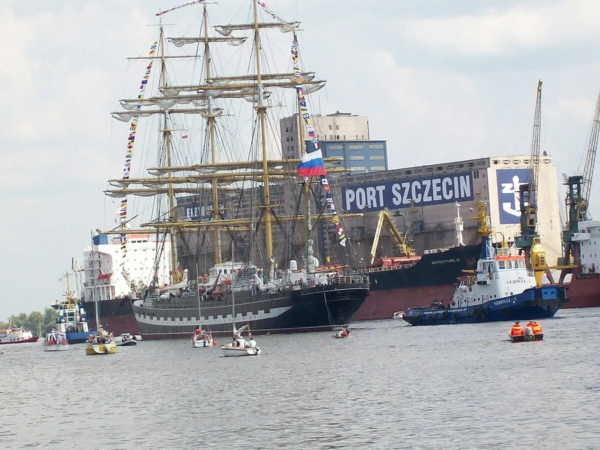 Город порт в польше. Порт щецин. польский порт. морские порты польши. гдыня порт польша.