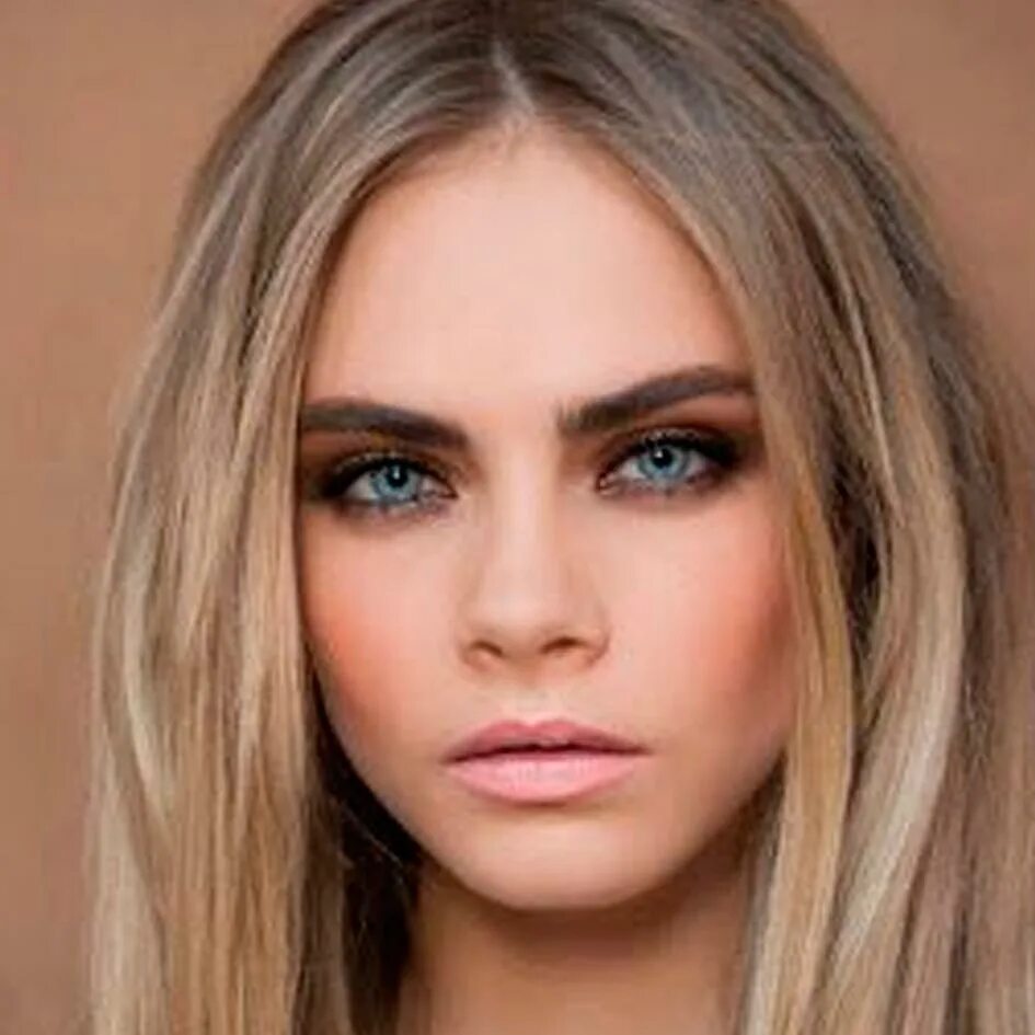 Цвет для голубоглазых. Cara Delevingne Смоки айс. Смоки Хэйр. Коричневый Смоки блондинка.