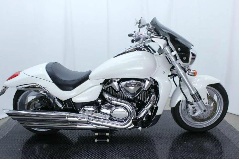 Boulevard vanny. Suzuki Boulevard m109r. Suzuki Boulevard m109. Suzuki 109 Boulevard. Suzuki Boulevard m109r белый.