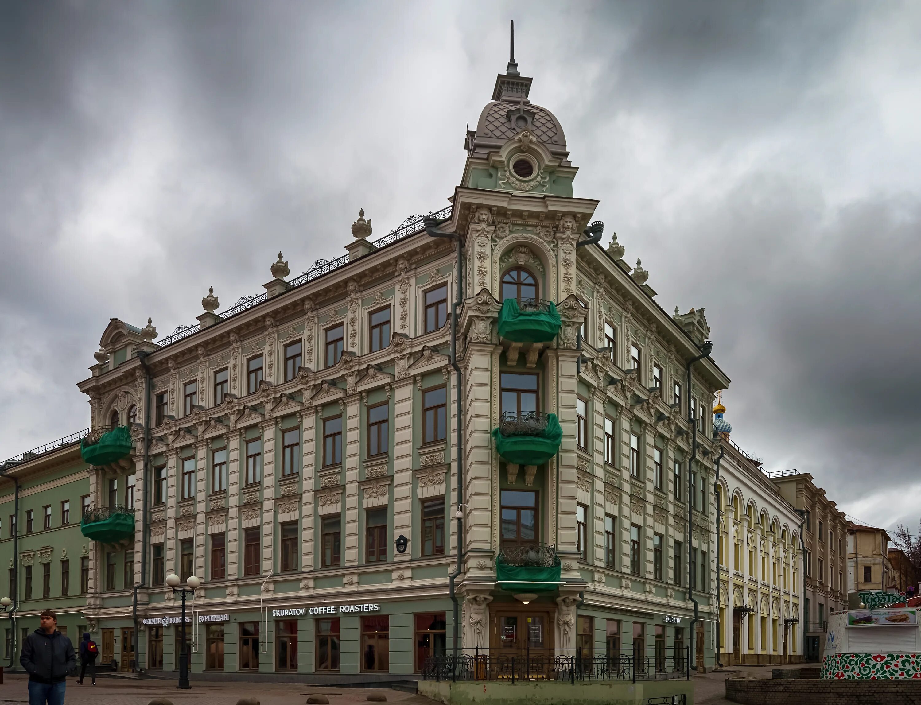 Самые красивые здания казани. Касаткина ренессанс казань. Кринж казань архитектура. Каменная архитектура казани. Талыпов архитектор казани.