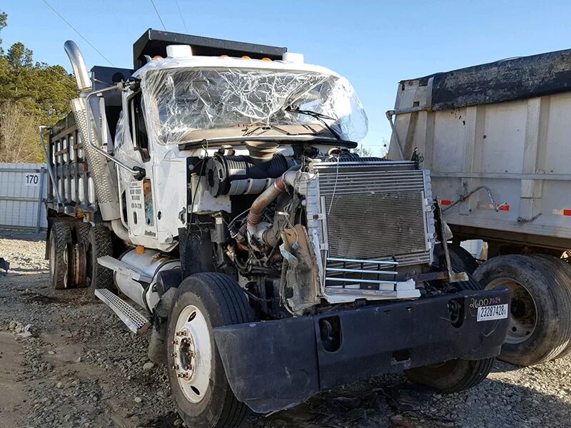 найм грузовика. разбитые грузовые машины. сдавать грузовик. грузовое такси уфа. грузовая машина зацепила легковую.