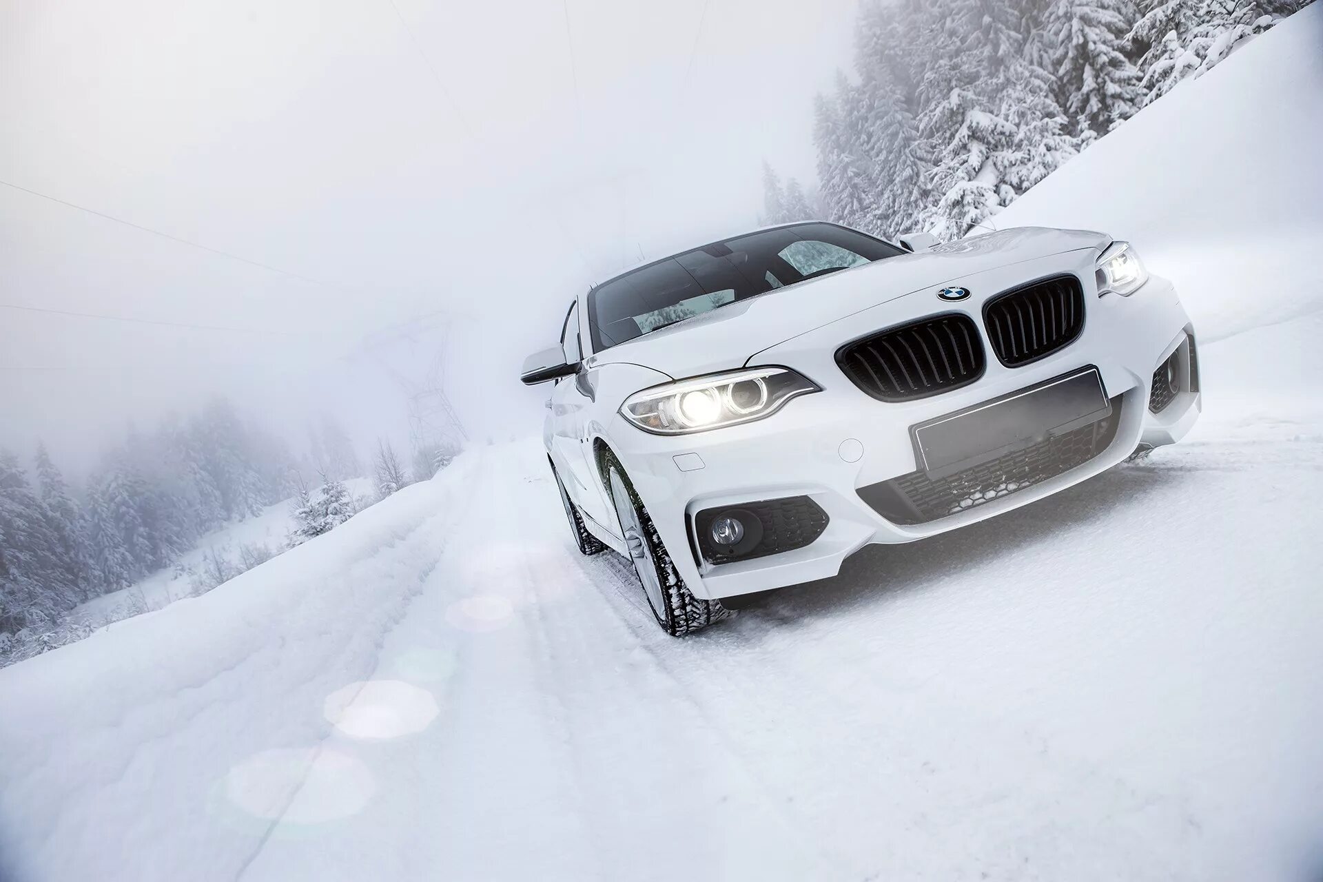 BMW f20 зима. БМВ м6 зима. BMW m2 Snow. Белая БМВ м5 зимой. М5 зима