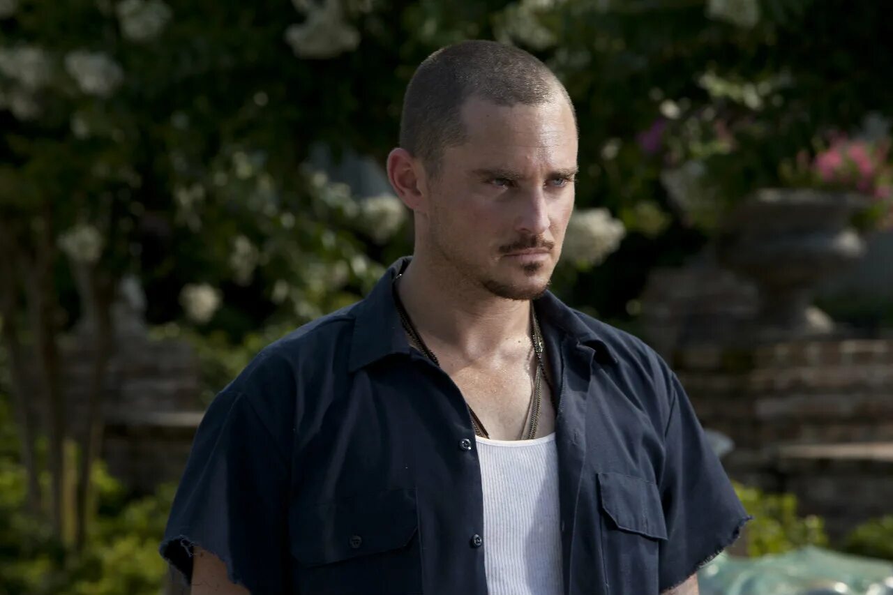 Никто не выжил 2012 триллер. Никто не выжил фильм 2022. Никто не выжил 2012 триллер. Никто не выжил фильм 2012 люк эванс. Фильм никто не выжил флин.