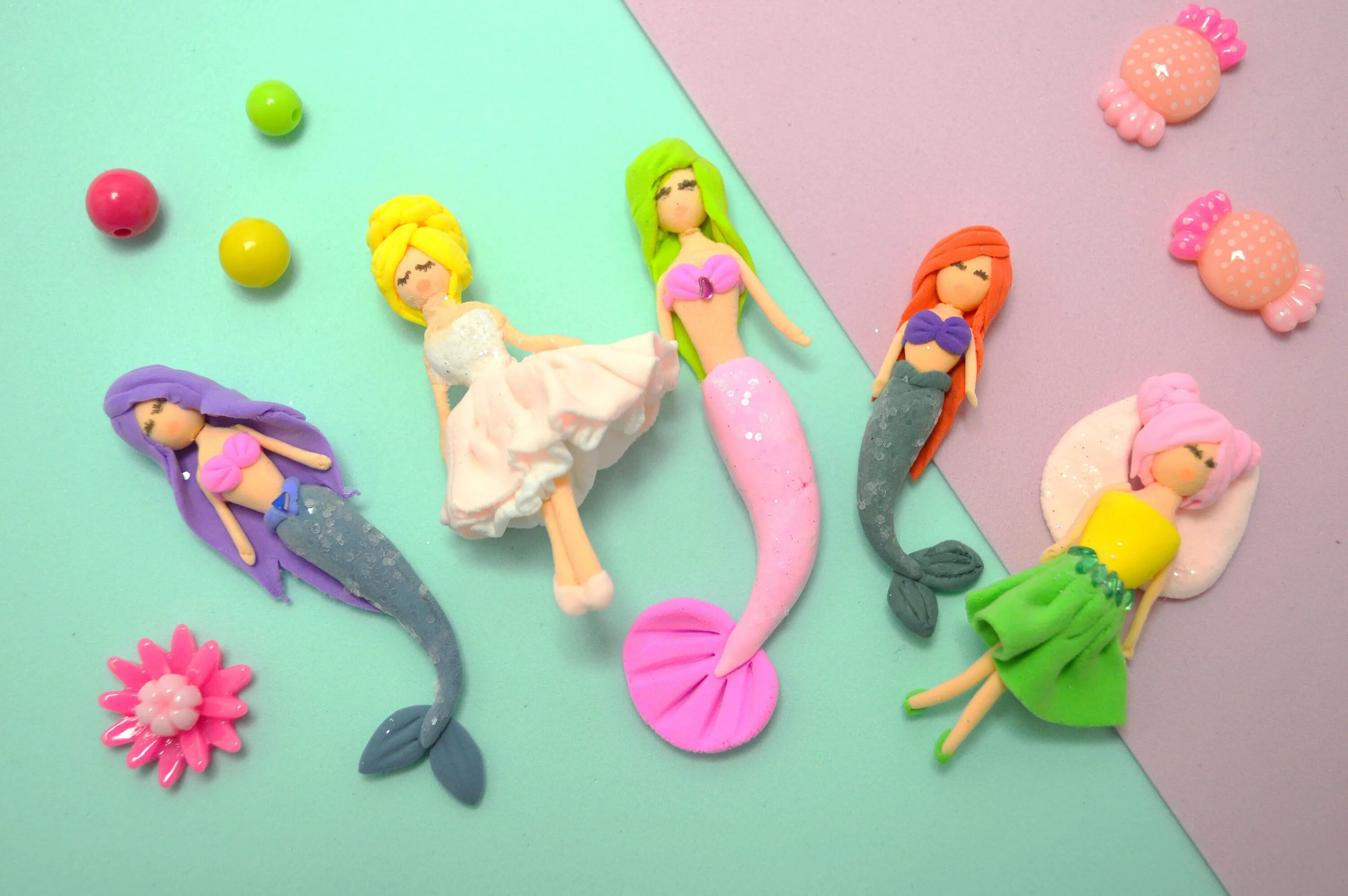 человечки из полимерной глины. брошь из полимерной глины. как сделать куклу из воздушного пластилина. как сделать куклу из воздушного пластилина. брошки девочки из полимерной глины.