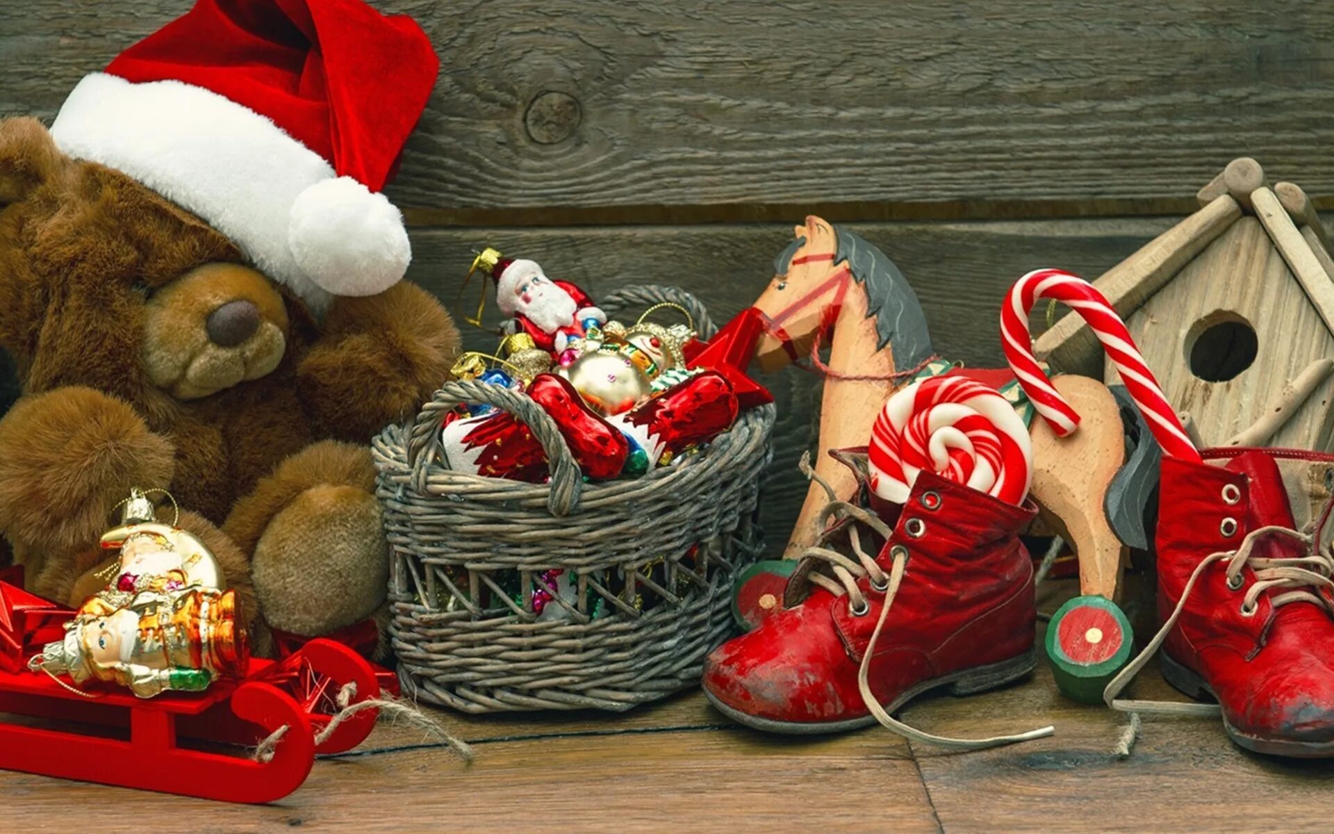 плюшевый мишка. медведь с сердцем. плюшевый мишка с цветами. бесплатные подарки игрушки. медвежонок с подарком.