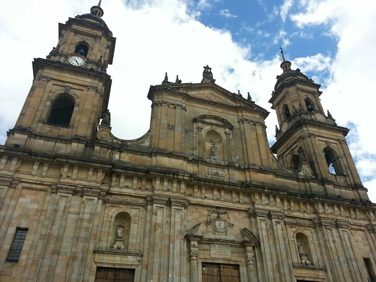 Colombian capital. Эквадор Церковь ла-компанья. Церковь ла-компанья (la compania) в Кито.