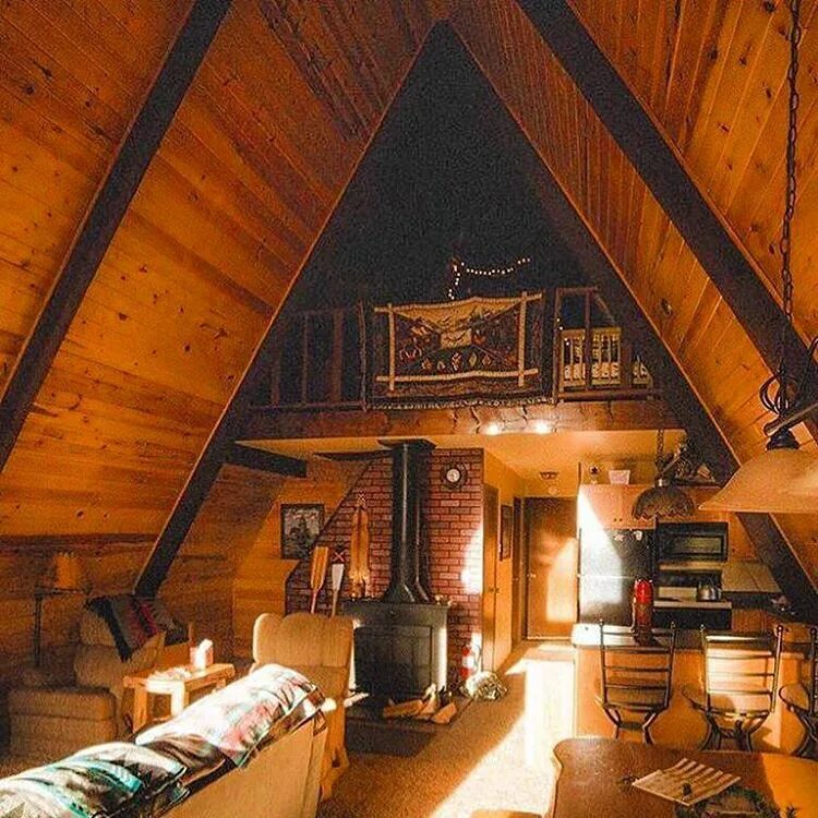 Дом шалаш фото внутри Peek Inside This Adorable A-Frame Cabin in California A frame house, A frame cab