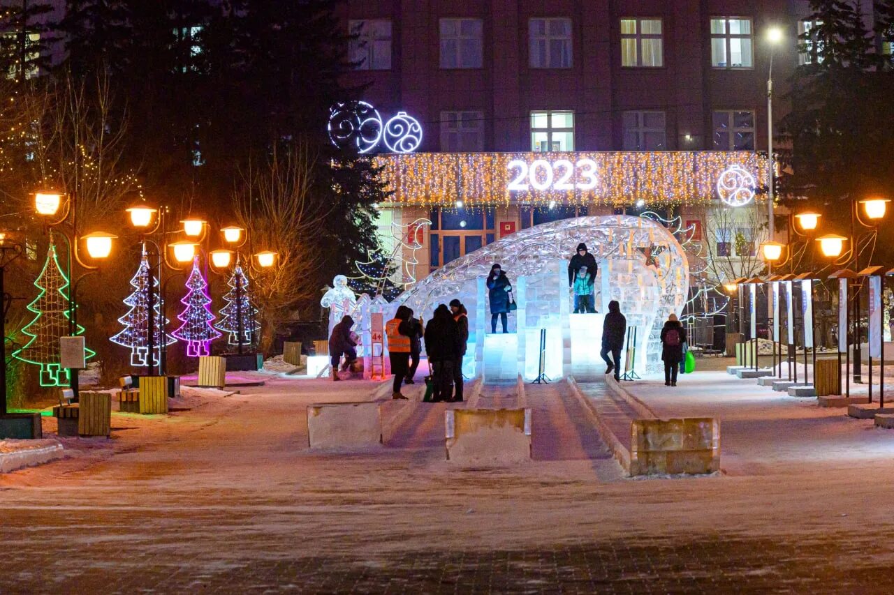 с новым годом 2023. площадь читы в новый год. площадь чита 2022. площадь ленина 2022 новый год. чита новый год 2023.