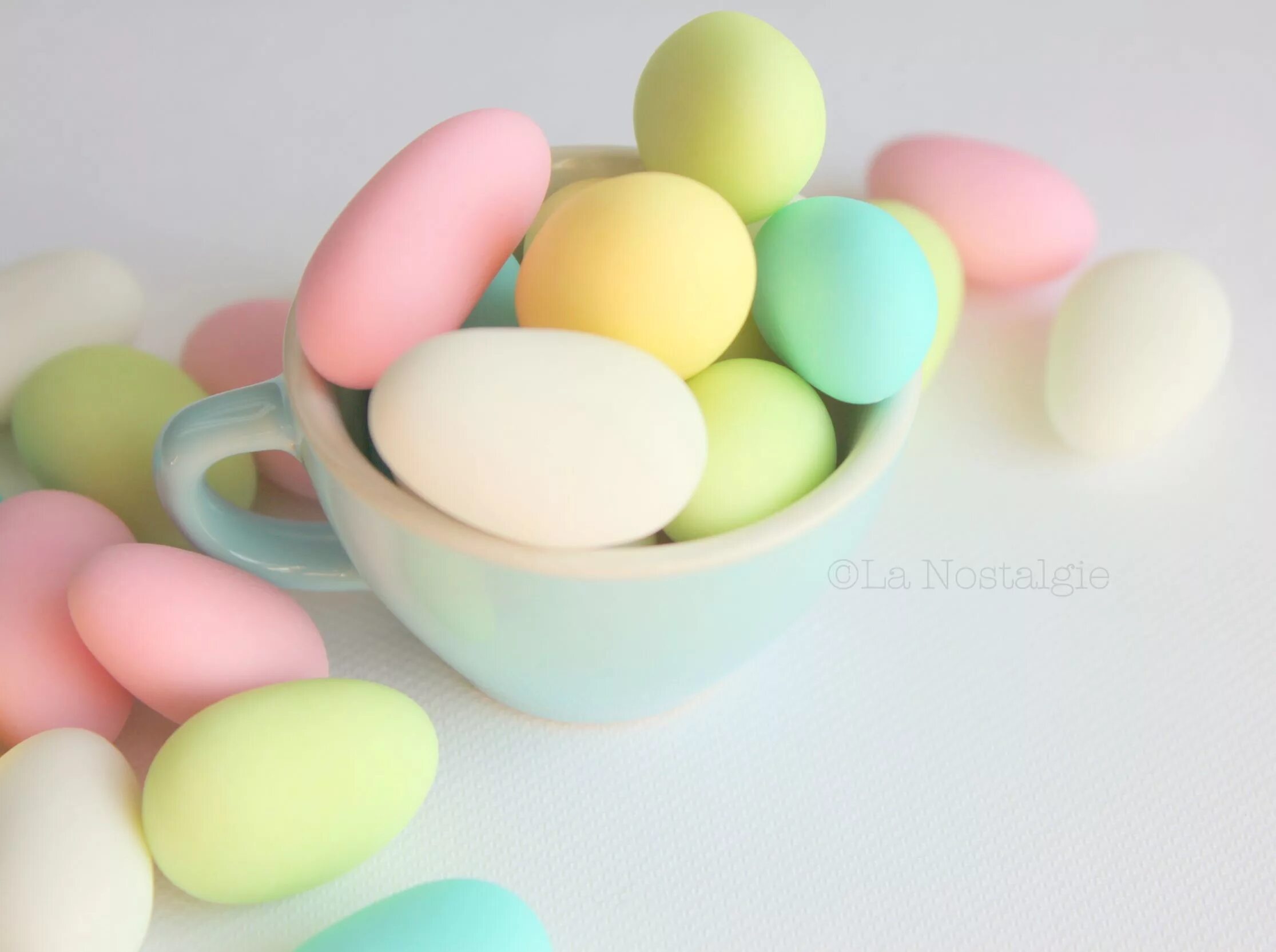 Egg candy. Egg candy. Яйцо в глазури. Игрушка яйца в коробке. Сюрприз яйцо без фона капсула.