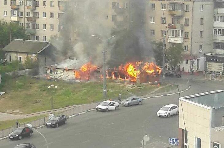 Общежитие в брянске бежицком районе. Пожар в Брянске в Бежицком районе. Бежицкая 70 Брянск. Пожар в Брянске вчера в Бежице. Пожар в Бежице сегодня.