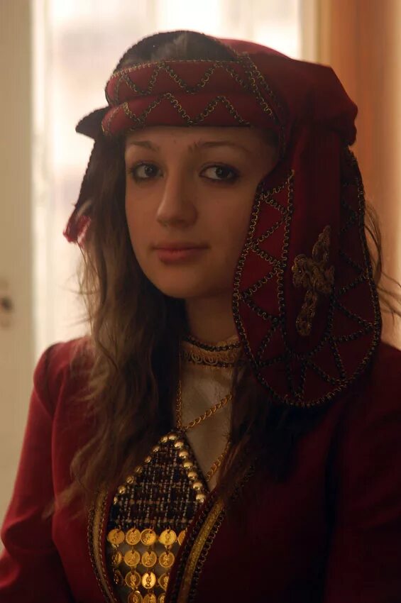 Грузинки внешность. Мисс грузия нинуца орджоникидзе. Грузинский аджарский убор. Тако лобжанидзе. Грузинская девица с неизвестным.