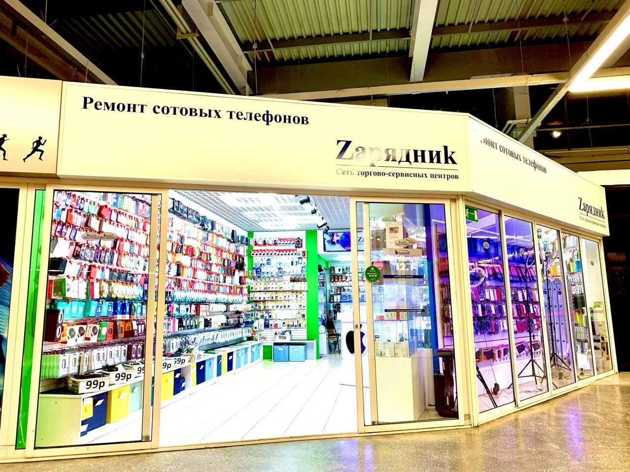 магазин сотовых телефонов. сотовый магазин. ближайший магазин. островок аксессуаров. точка с аксессуарами для телефонов.