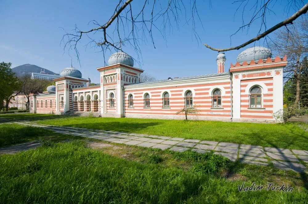 Ванны в железноводске. Архитектура Железноводск. Водолечебница Железноводск. Бухарский дворец Железноводск. Железноводск санаторий грязелечебница.