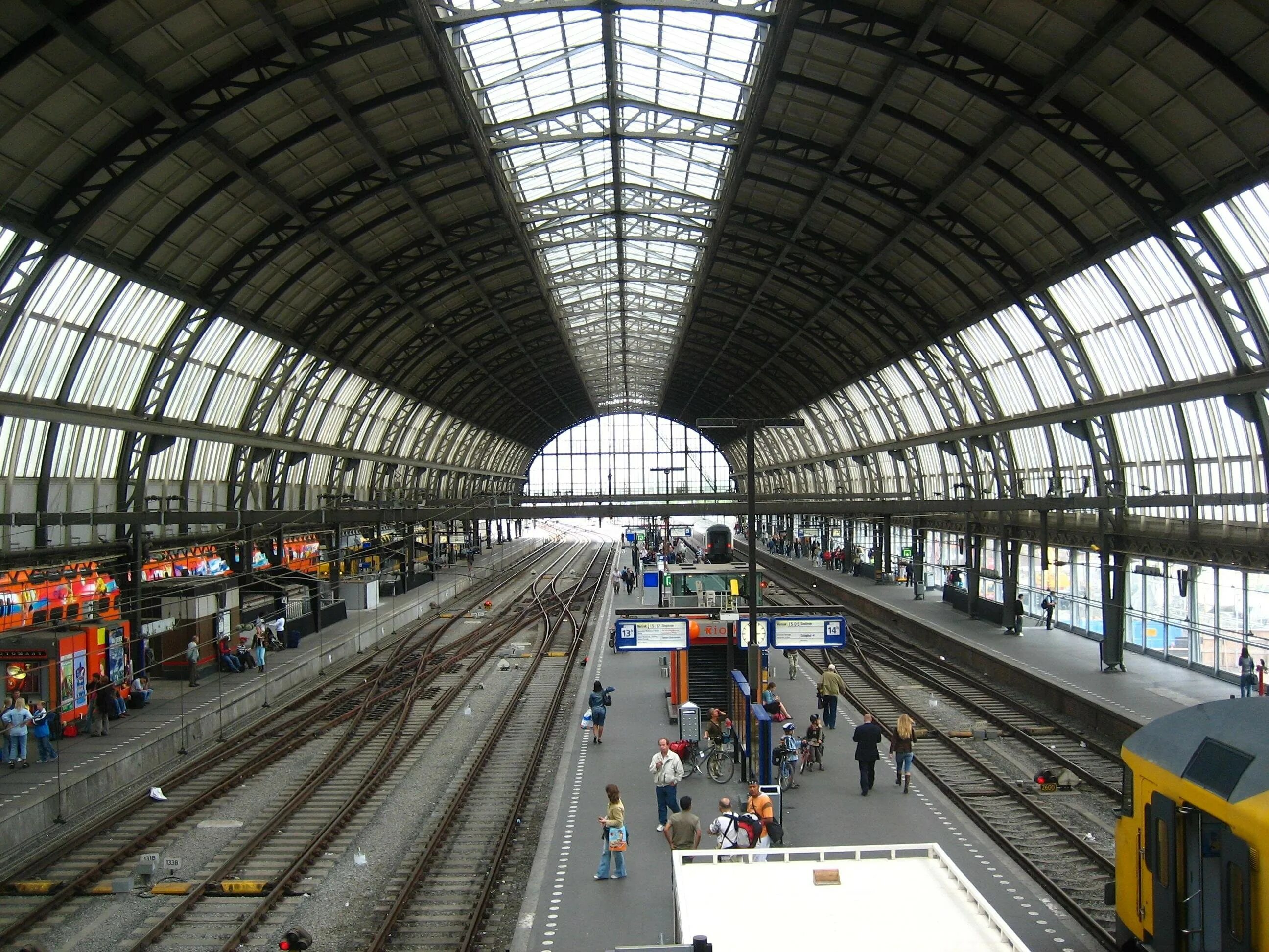 Можно ли на вокзал. Ж/Д станции в Германии. Железнодорожная станция Готланд. ЖД вокзал. Станция вокзала.