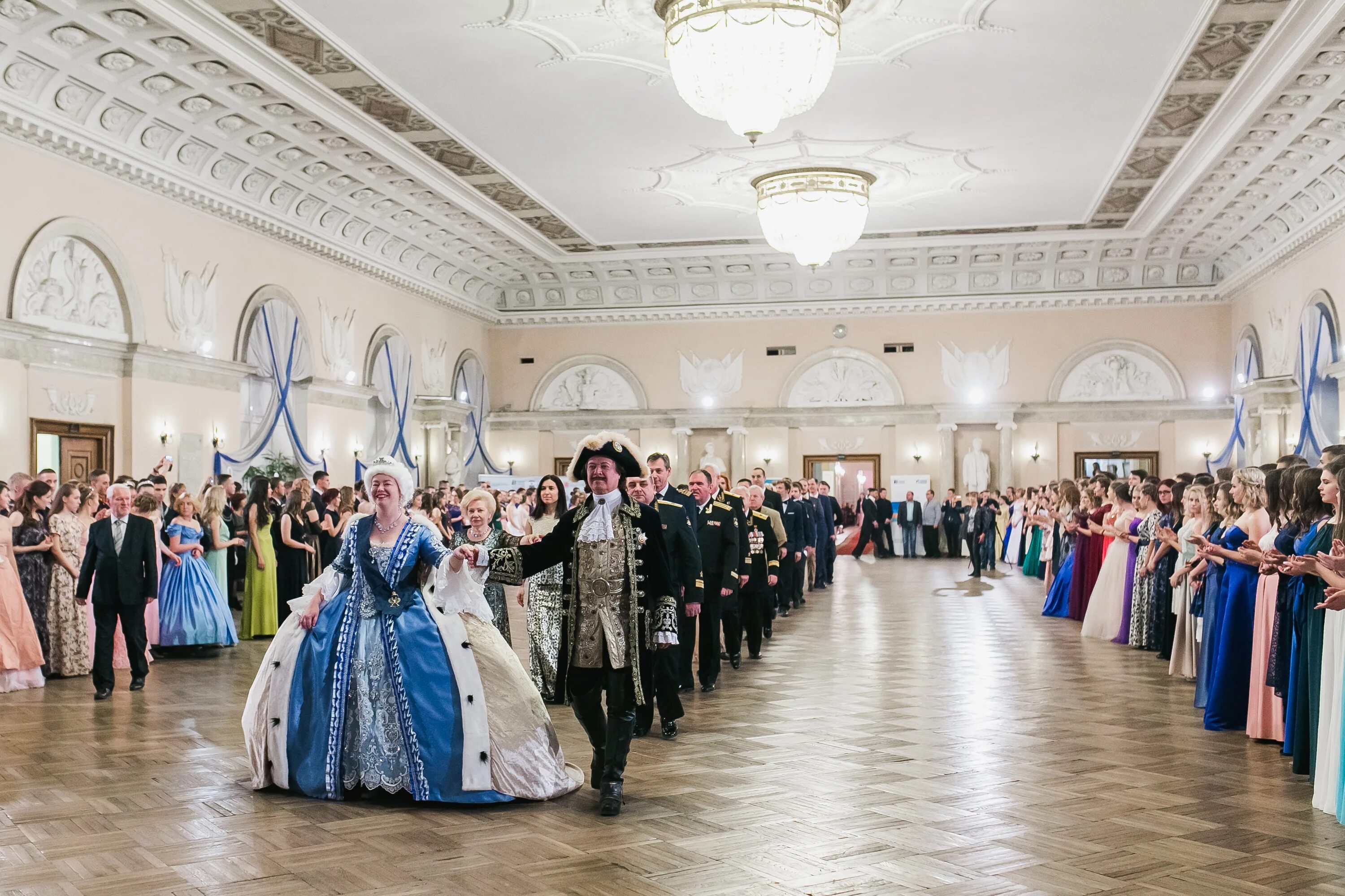 покровский бал филармония. татьянинский бал. дамы на балу в питере. бал санкт-петербург елагин остров. корпус петра великого бал.