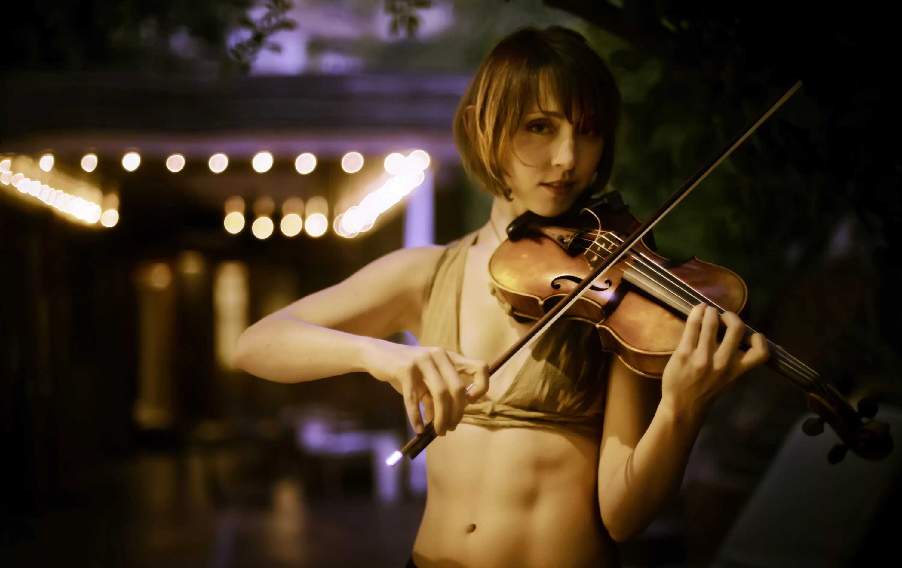 He plays the violin better. Jenny o'Connor скрипачка. Jenny o'Connor Violinist.