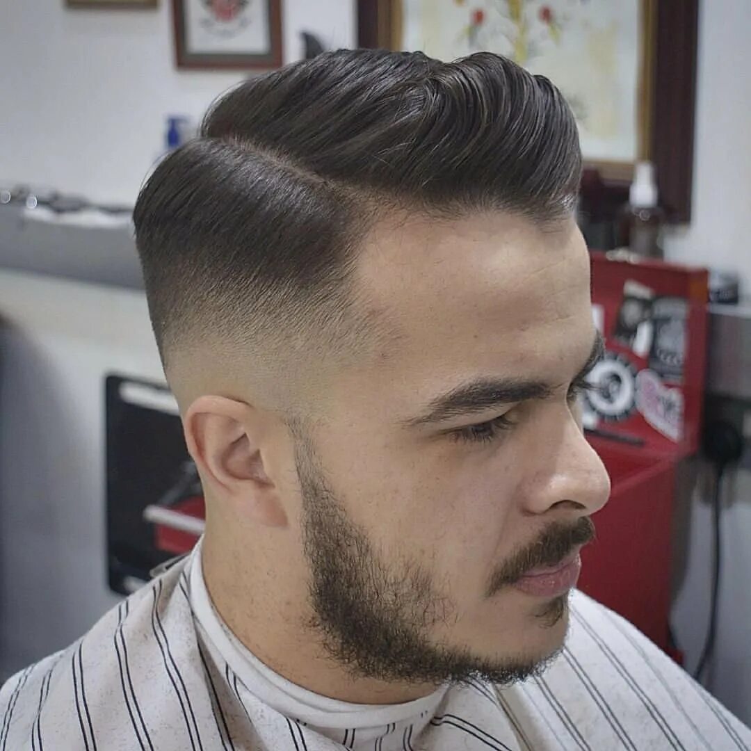Сайд парт. Фейд side part. фейд стрижка сайд парт. сайд парт помпадур. сайд парт с андеркатом.