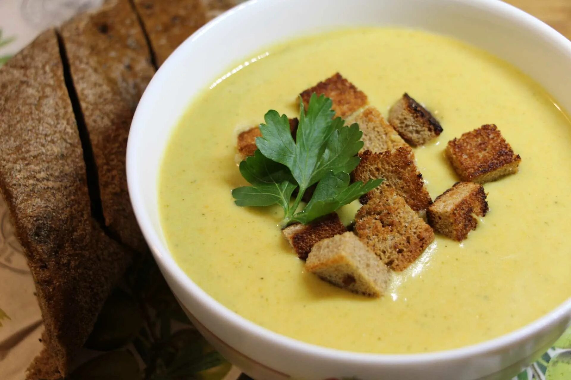 Самый вкусный суп пюре. Картофельный суп пюре ресторан. гречневый суп пюре. рейнский картофельный суп. печёночный суп пюре.