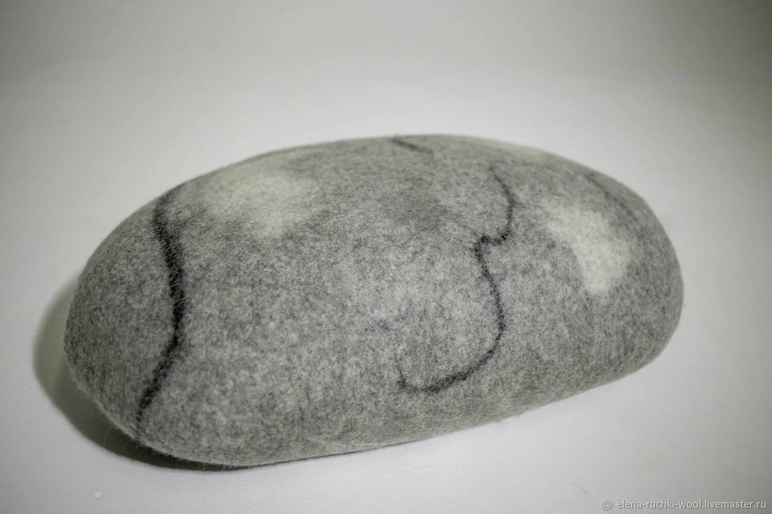 Felt stone. Подушки в виде камней. Валяные камни подушки. Валяние подушки из шерсти. Валяные камни подушки из шерсти.