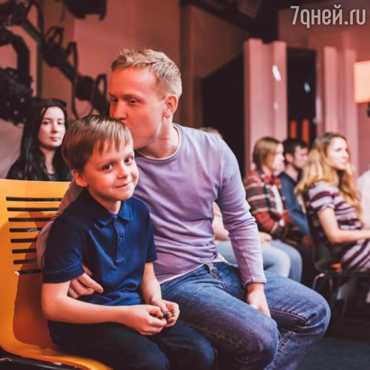 Антон Богданов женился на матери Пальто из сериала "Слово пацана" Lifestyle Селд