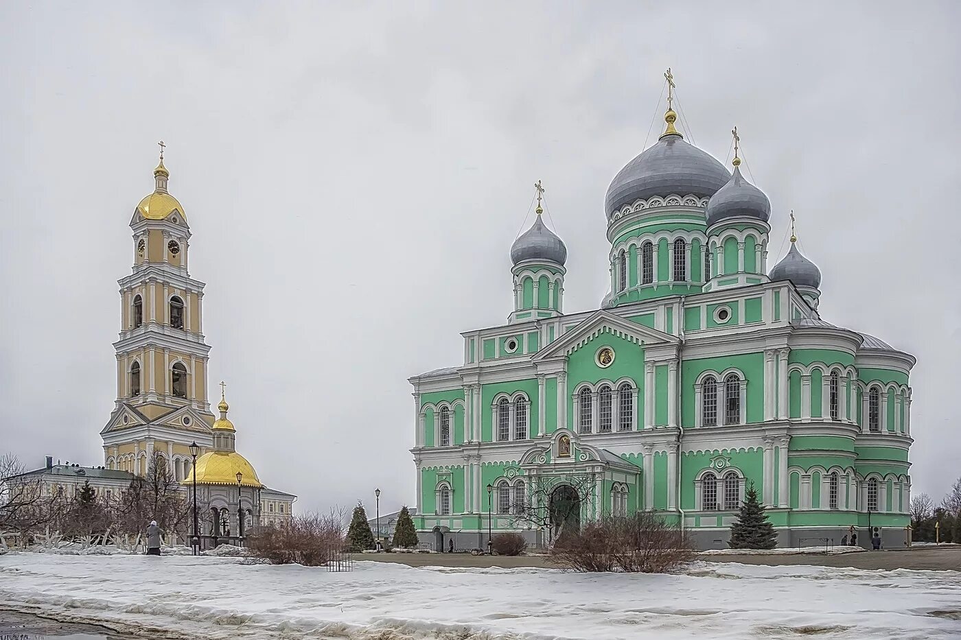 Свято троицкий дивеево. Дивеево Серафимо-Дивеевский. Дивеево. Серафимо-Дивеевский Троицкий монастырь.. Свято-Троицкий Дивеевский женский монастырь.