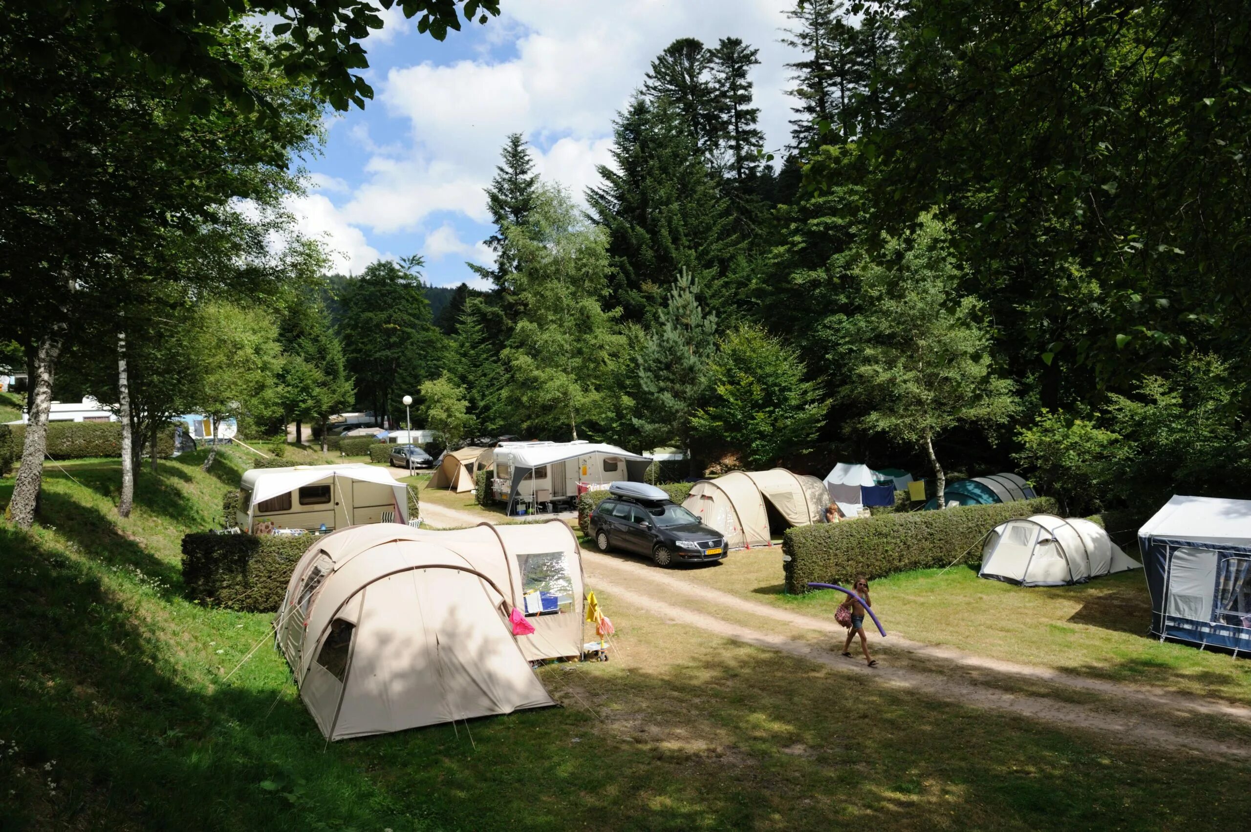 Hutte кемпинг Швеция. Кемпинг Сампо. Кемпинг в де Панне Бельгия. Кемпинг Гренсе Якобсельв.