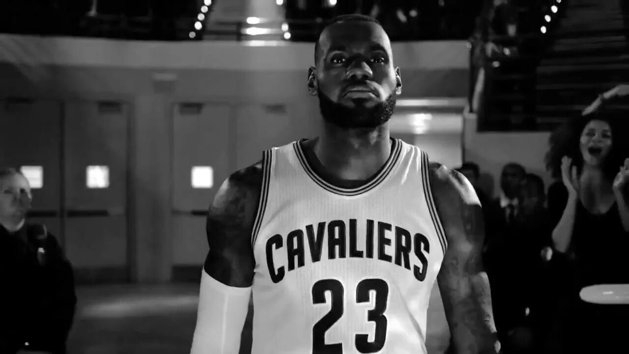 James came. Леброн Джеймс в рекламе Nike. Реклама найк Леброн Джеймс. Леброн Джеймс контракт с Nike. Реклама найк 2006 год Леброн с бассейном.
