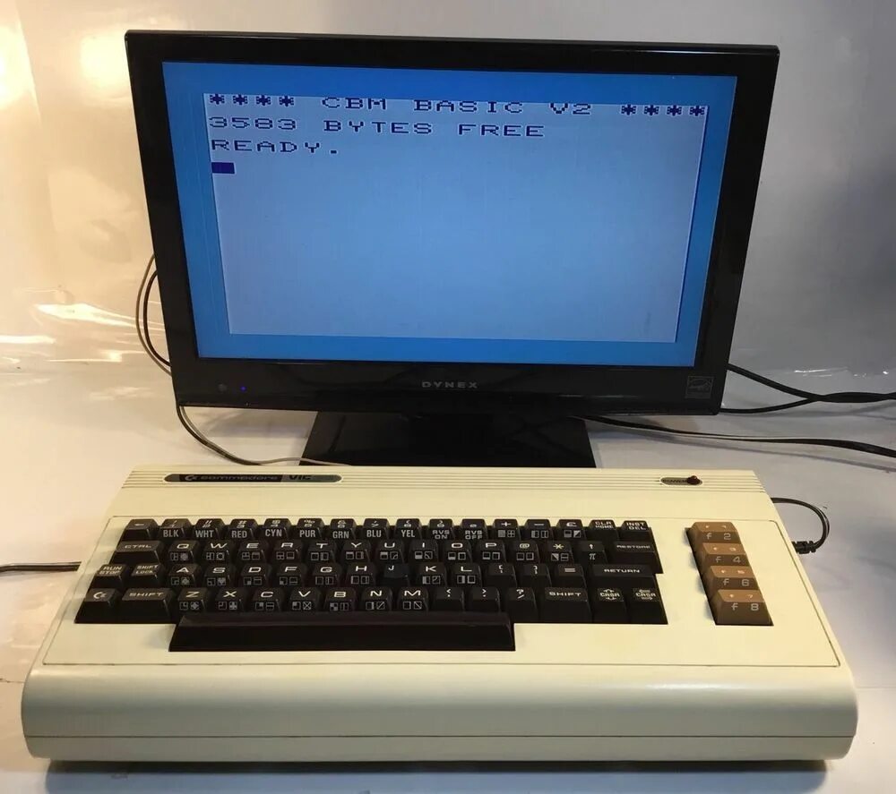 Commodore Vic-20. Компьютер Commodore Vic-20. Commodore Vic-20 с монитором. Xerox Alto компьютер.