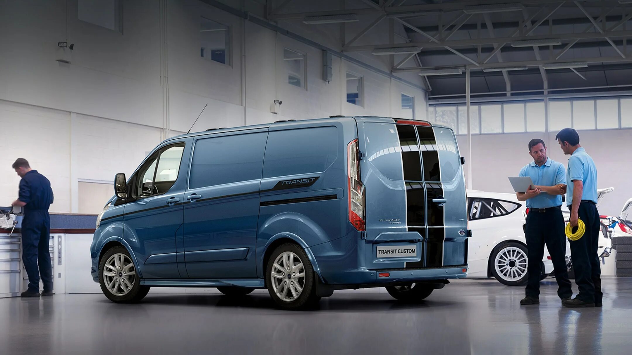 Услуга транзит. Форд Транзит кастом. Ford Transit service. Ford Transit сервис. Ford Transit Custom реклама.