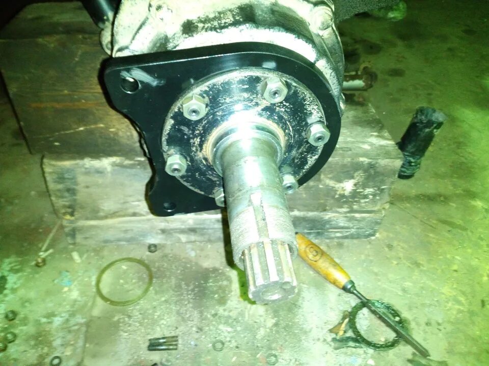 Привод ступицы соболь 4*4. Подшипник ступицы переднего моста соболь 4х4. Привод ступицы. Переборка ступичного подшипника. Подшипник ступицы передний газель 4х4.