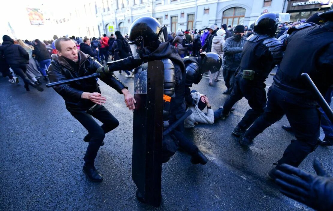 ОМОН на митинге 23 января 2021. ОМОН на митинге Навального. Митинги январь 2021