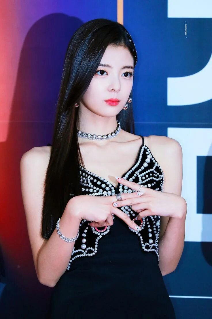 Итзи лиа. Лиа итзи. лиа из itzy. итзи участницы лиа.
