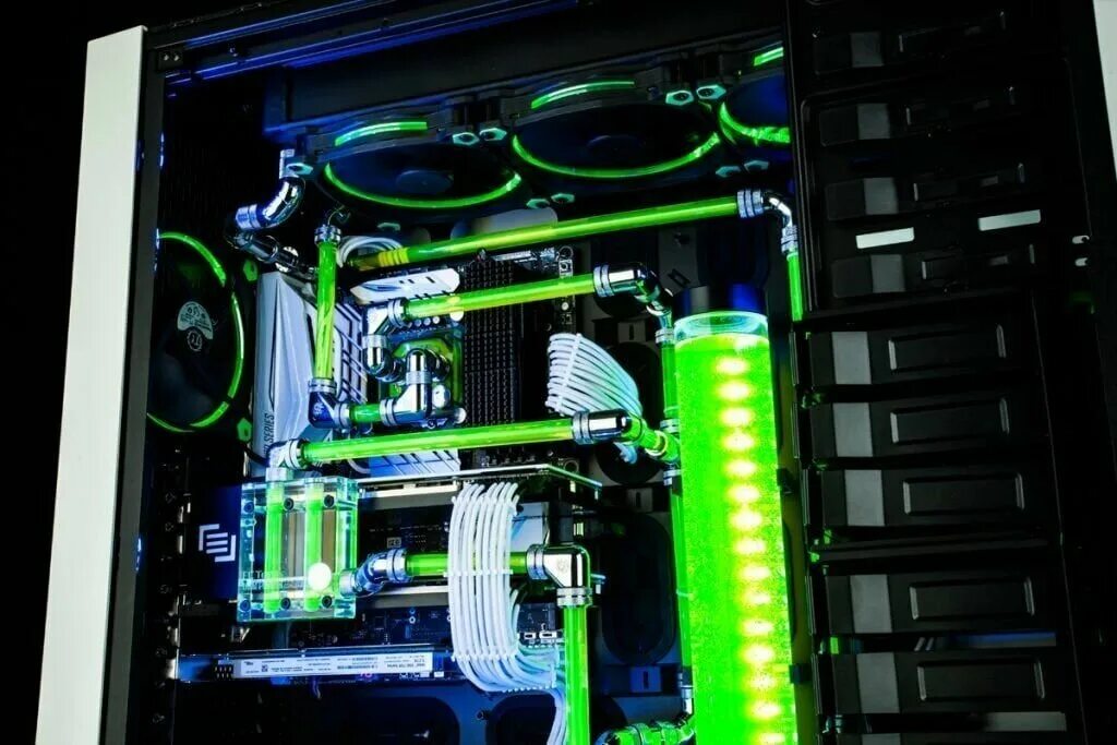 Компьютер с водяным охлаждением. Системник аквариум. Система охлаждения для видеокарты thermalright t-rad2. 250ml). Corsair xd5.