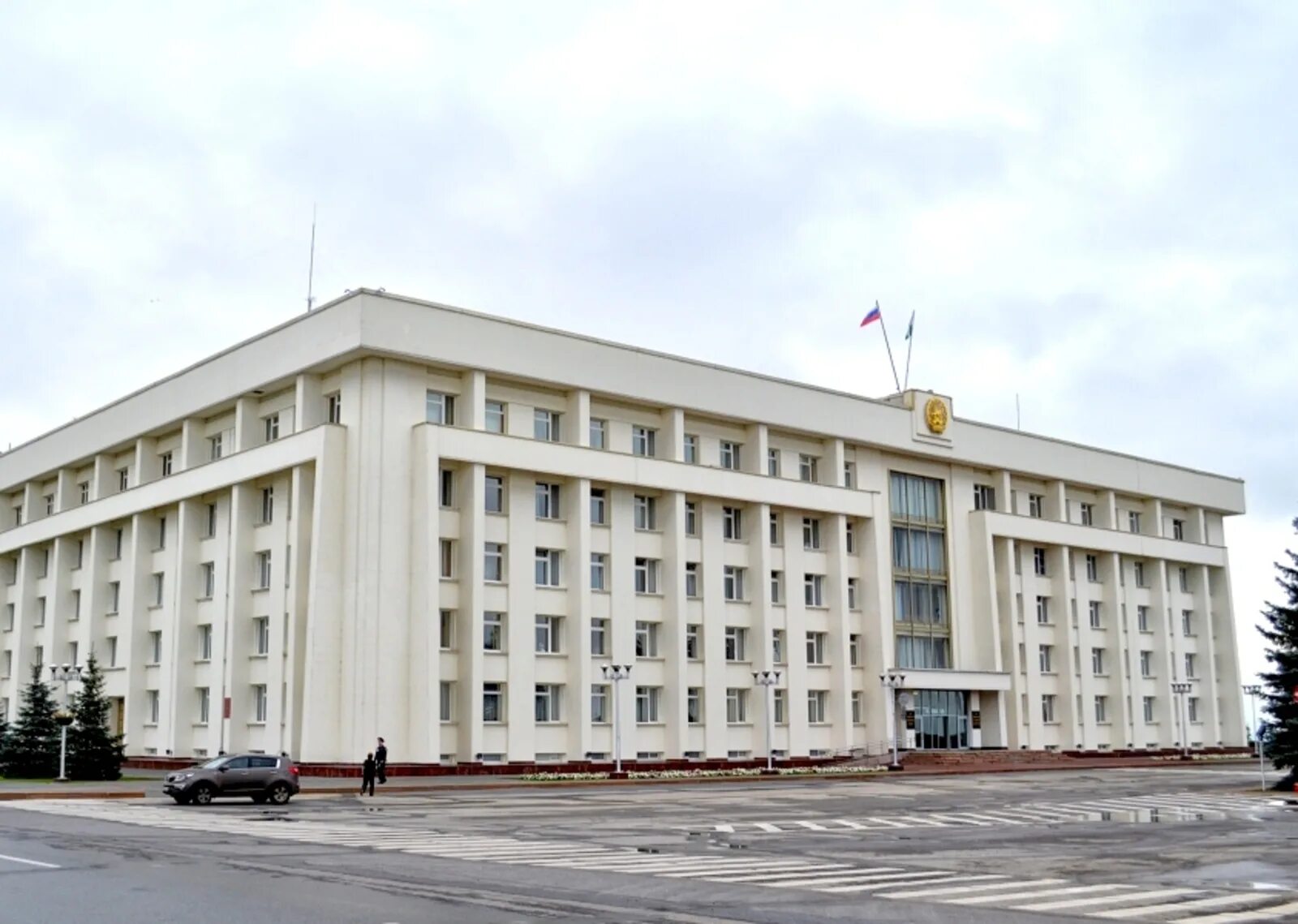 Белый дом уфа. Белый дом башкортостан. Белый дом башкортостан. Белый дом глава республики башкортостан. Здание правительства республики уфа.