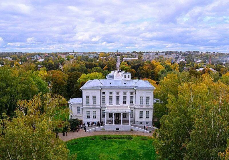 Мы поженились во дворце!". Интервью с парами, ставшими семьей в Богородицком дво